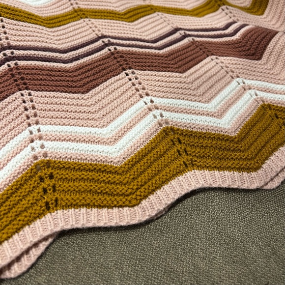 Multi Colored Cropped Knit Sweater with Scalloped Bottom- Juniors Size XL - Picture 3 of 8